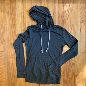 Caslon Hoodie Long Sleeve Tee in Deep Green, size Small